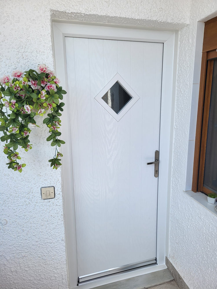 -07-simply-door-windows-comp-doors-